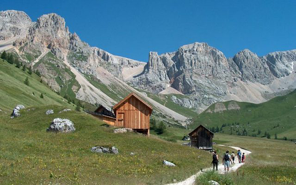 A pè ta Mont val di Fassa