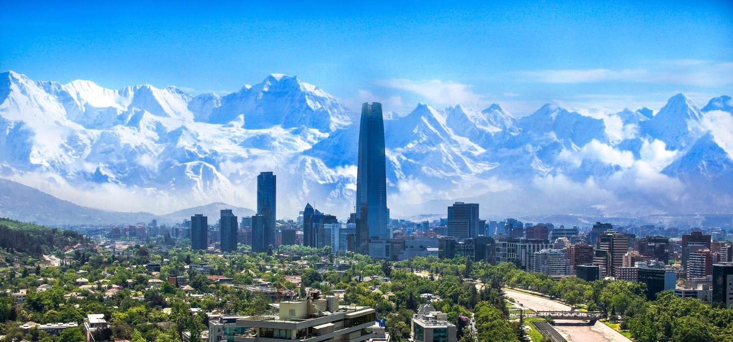 Santiago del Cile con le Ande sullo sfondo