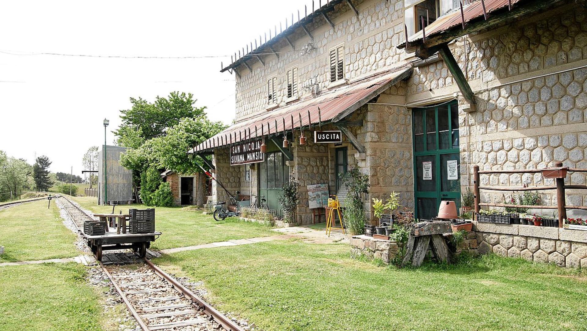 Stazione ferroviaria San Nicola - Silvana Mansio