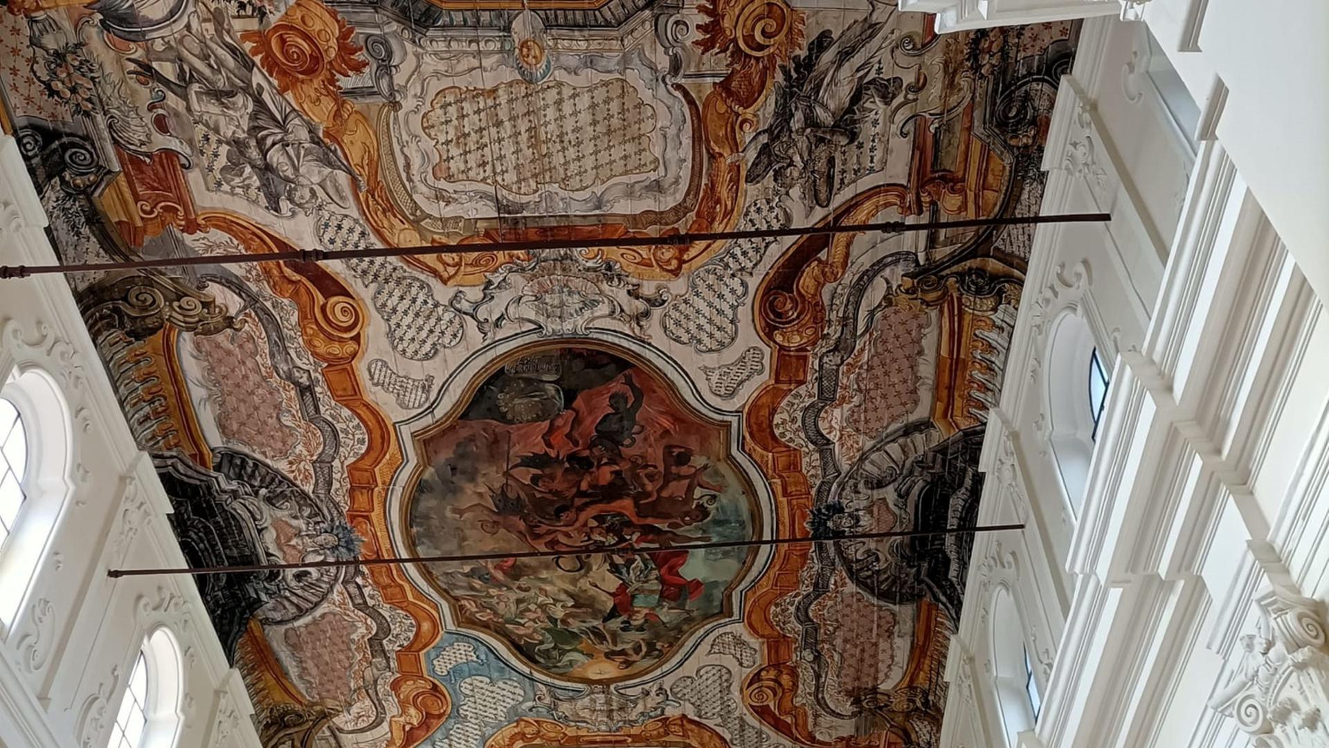 Interno Chiesa San Michele Arcangelo Celico