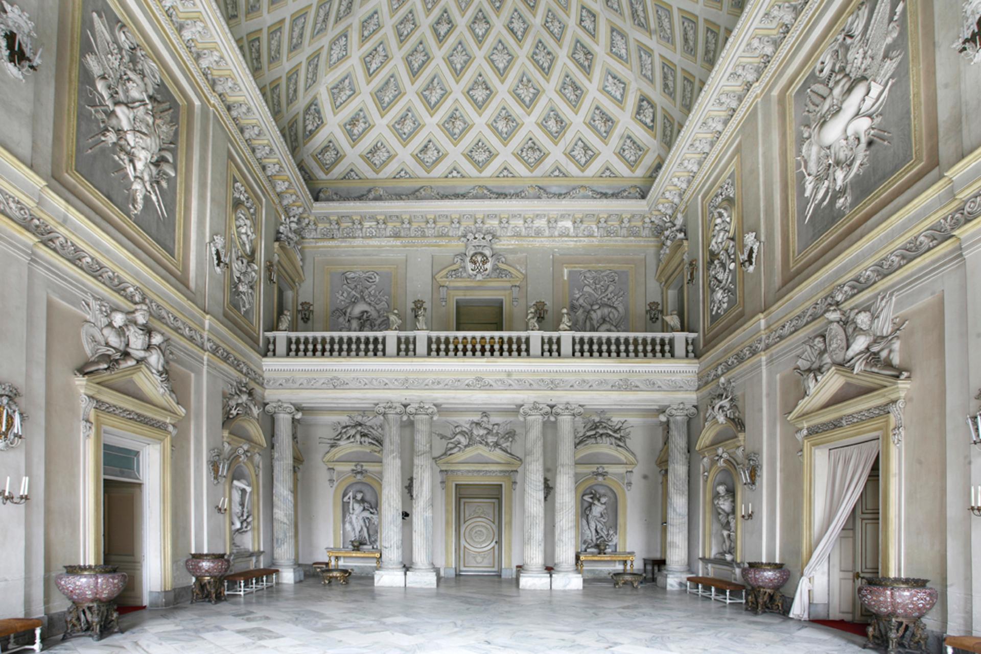 Дворцы классицизма. Замок Раккониджи. Замок Раккониджи Италия. Классицизм интерьер 17 век.