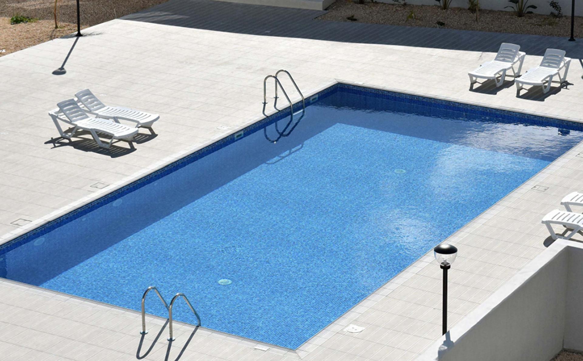 vacanza-studio-cipro-uclan-piscina.jpg
