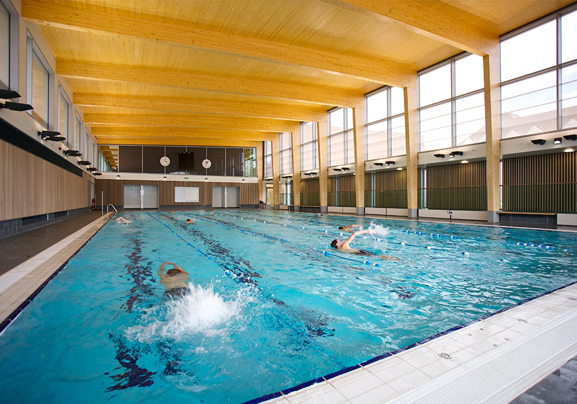 vacanza-studio-uppingham-school-piscina.jpg