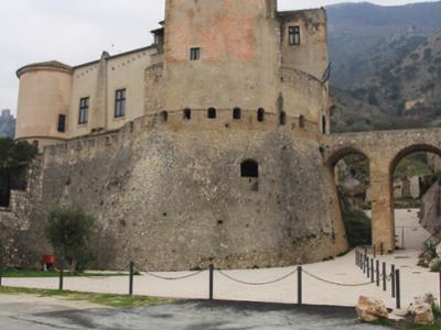 Il castello Pandone a Venafro (IS)