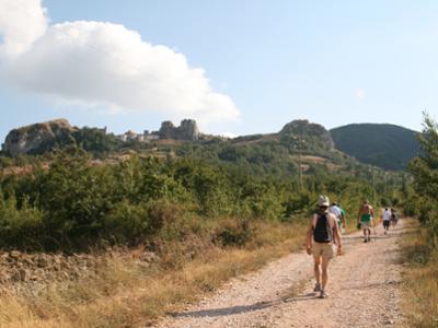 Lungo il cammino che da Castelverrino sale a Pietrabbondante visibile in alto