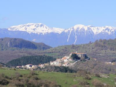 Visione delle Mainarde dal tracciato prima di San Pietro Avellana