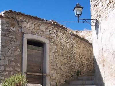 Castelbottaccio - Caratteristica costruzione in pietra