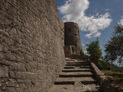 Scalinata ingresso Castello Pandone