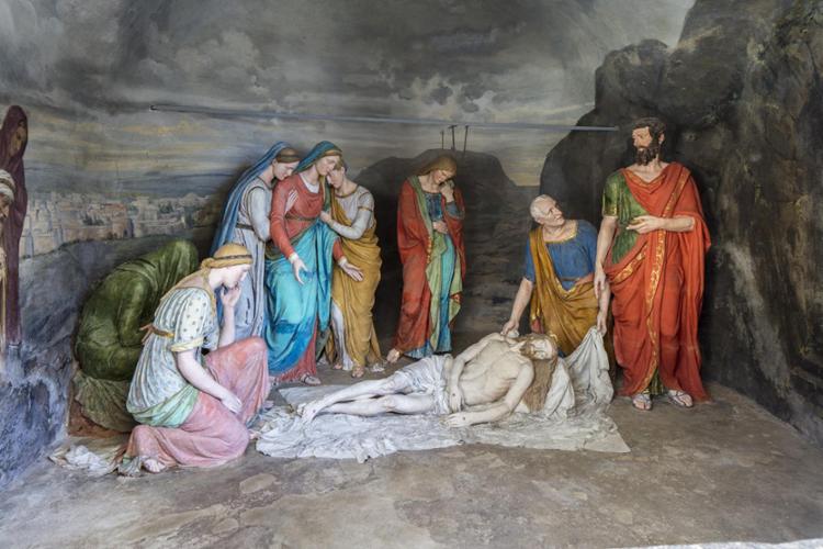 Kapelle 41 - Jesus wird ins Grabtuch gelegt
