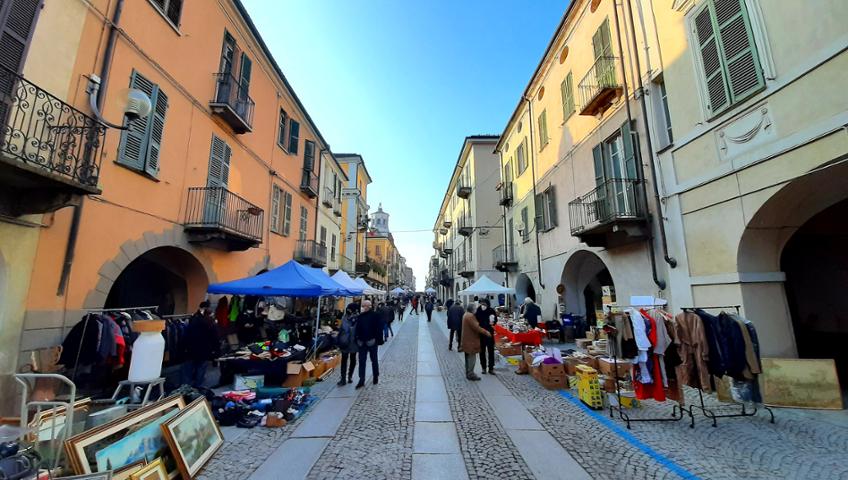 MERCATINO ANTIQUARIATO